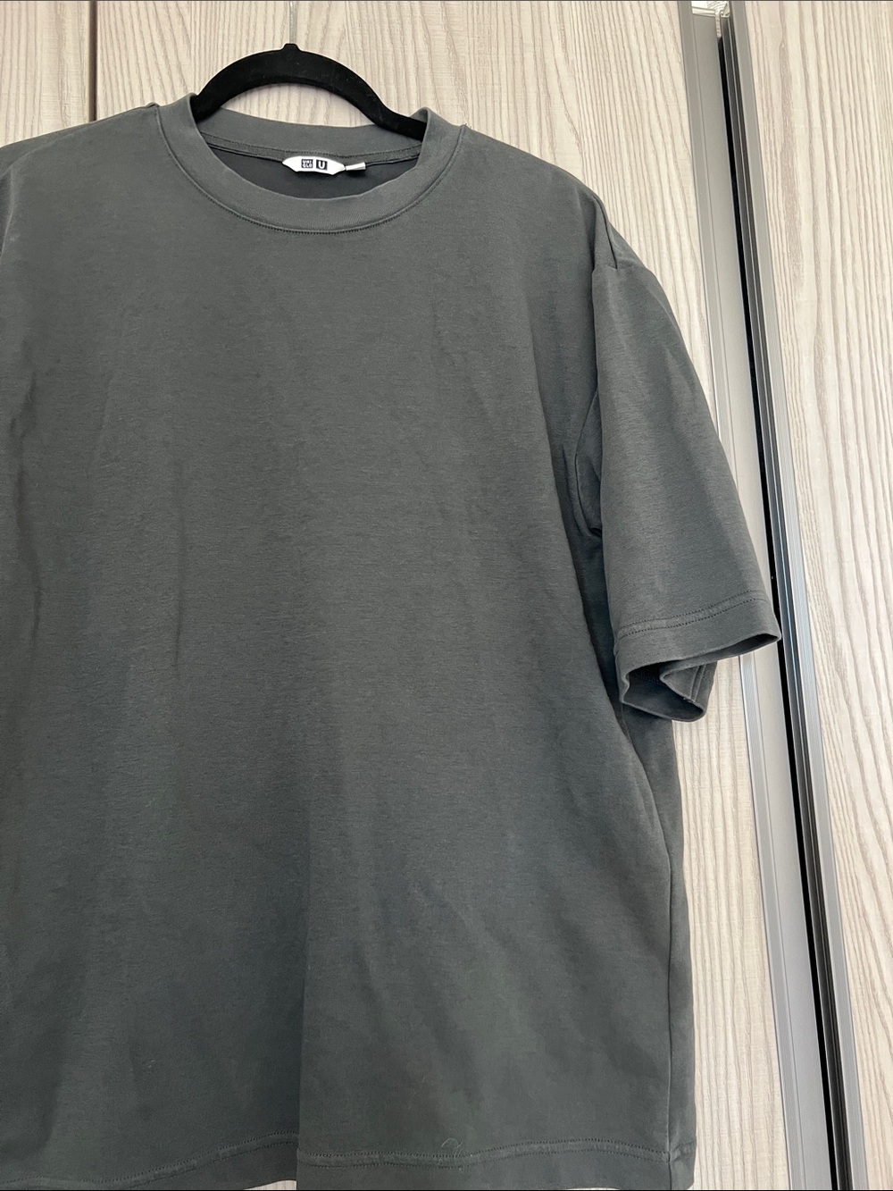 Uniqlo Men's Short Sleeve Crew Tee — Charcoal Gray - Picture 5 of 6